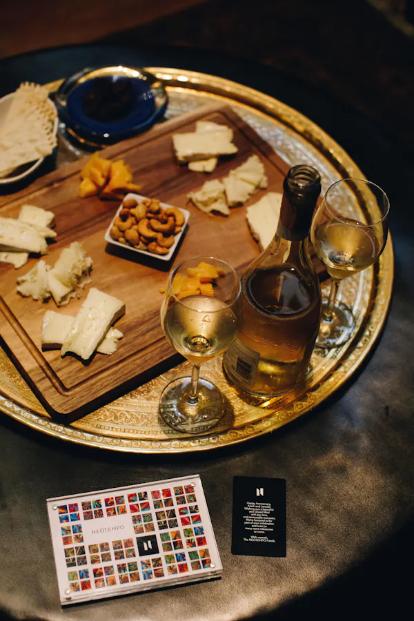 tableware, drinkware, serveware, stemware, alcoholic drink, table