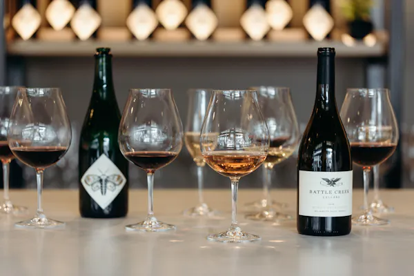 stemware, alcoholic drink, tableware, drinkware, alcohol, barware