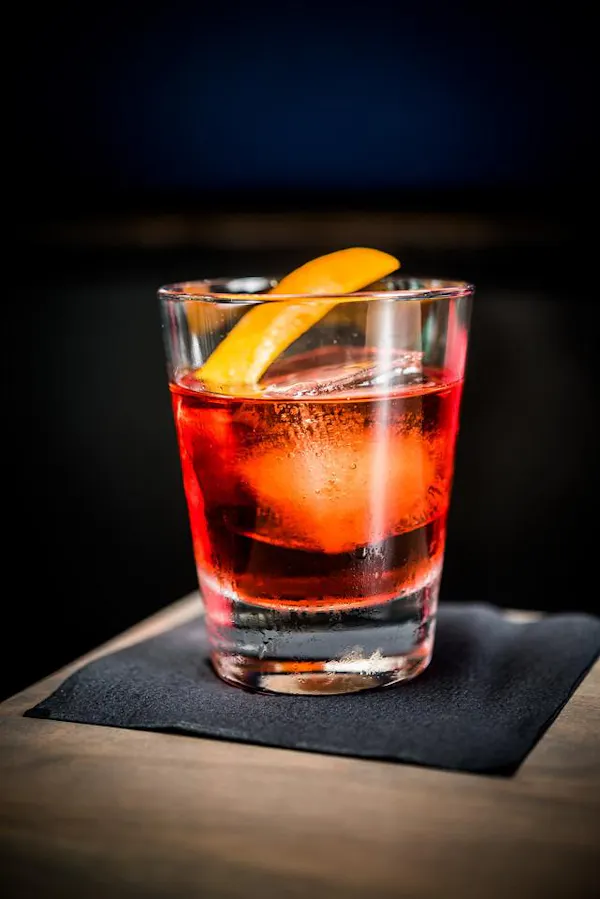 tableware, red russian, rob roy, liquid, drinkware, cocktail