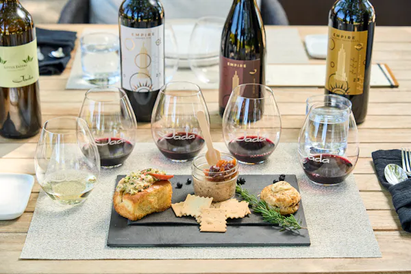 stemware, tableware, wine glass, drinkware, food, alcoholic drink
