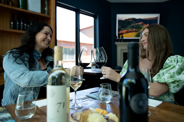 tableware, table, drinkware, bottle, smile, food