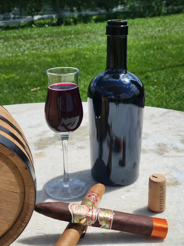 bottle, alcoholic drink, glass bottle, wine bottle, alcohol, red wine