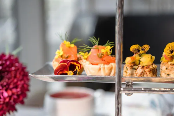food, tableware, finger food, ingredient, culinary arts, serveware