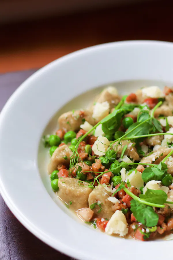 food, ingredient, produce, vegetable, leaf vegetable, tableware