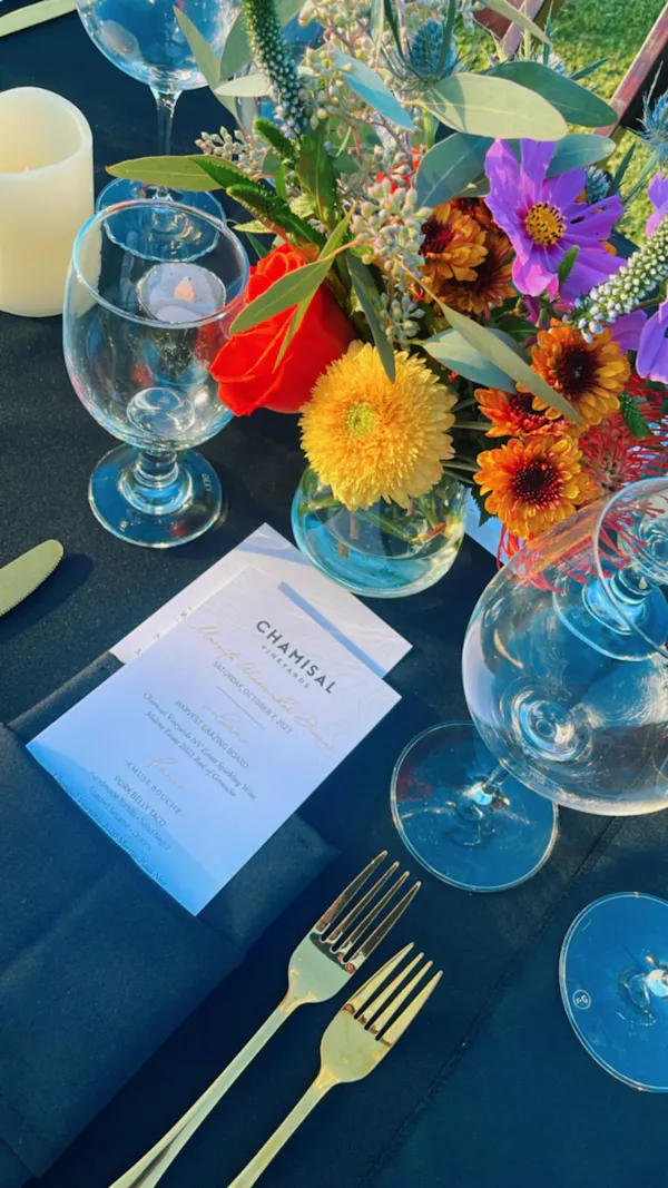 blue, tableware, drinkware, stemware, serveware, table