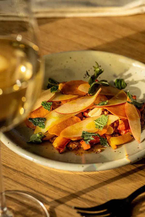 food, tableware, ingredient, dishware, plate, stemware