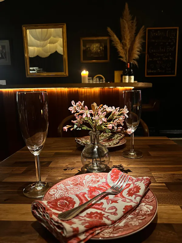 tableware, furniture, table, drinkware, stemware, barware