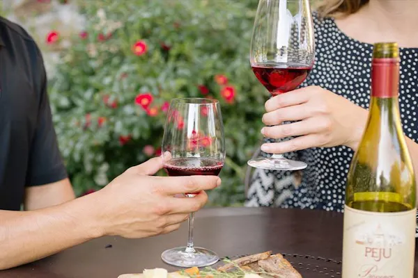 stemware, tableware, alcoholic drink, drinkware, wine glass, alcohol