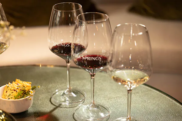 stemware, tableware, drinkware, wine glass, barware, alcoholic drink
