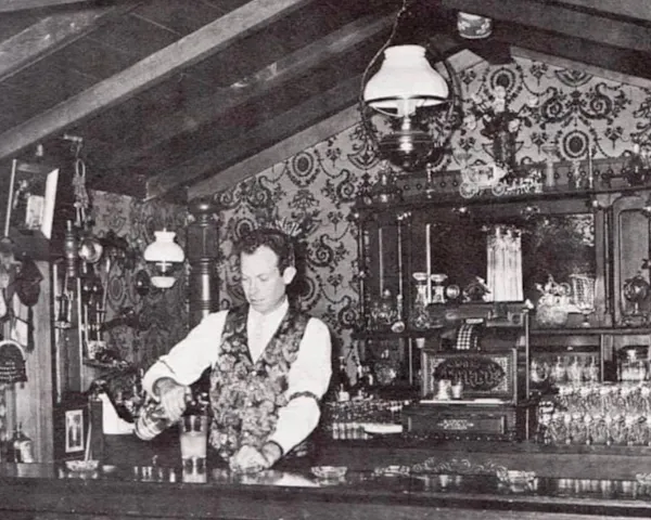monochrome photography, bar, monochrome, pub, tavern, shopkeeper