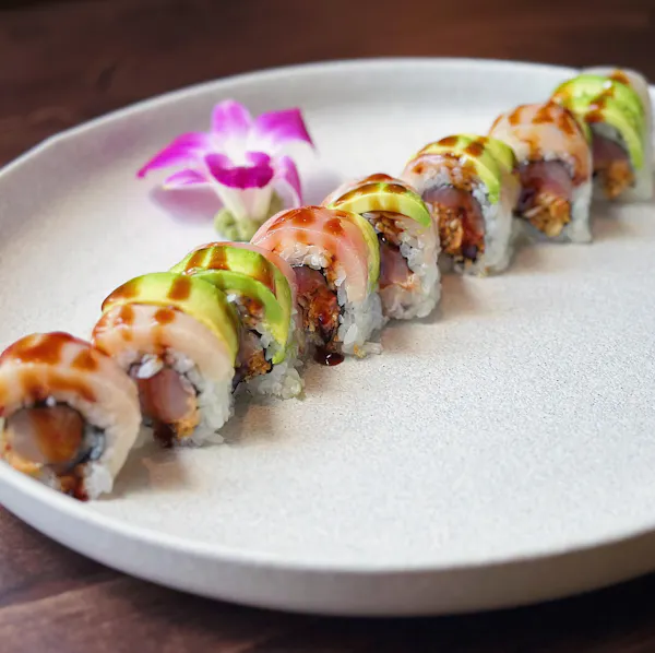 food, sushi, tableware, gimbap, ingredient, white rice