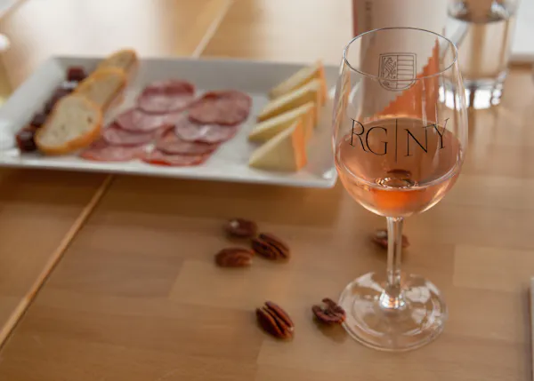 food, tableware, stemware, drinkware, ingredient, apéritif