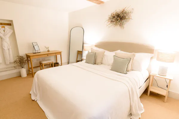 bed, furniture, bedding, bedroom, bed sheet, linens