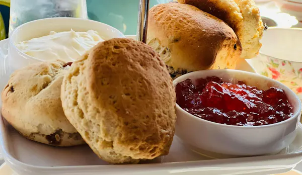 food, tableware, bread, ingredient, dessert, breakfast