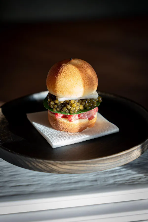 food, ingredient, finger food, hamburger, bun, fast food