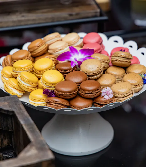 food, macaroon, ingredient, tableware, finger food, dessert