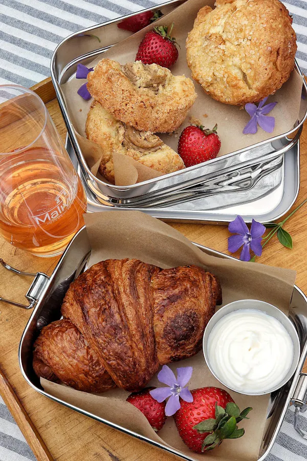 food, tableware, ingredient, bread, breakfast, croissant