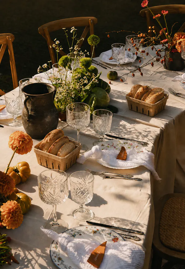 tableware, tablecloth, furniture, table, linens, serveware