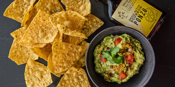 food, ingredient, tableware, totopo, guacamole, corn chip
