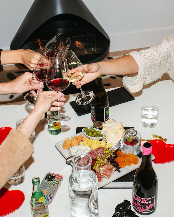 tableware, drinkware, bottle, alcoholic drink, stemware, alcohol