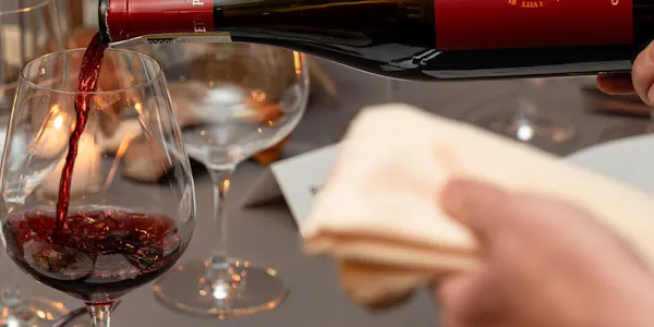 stemware, tableware, red, drinkware, alcoholic drink, wine glass