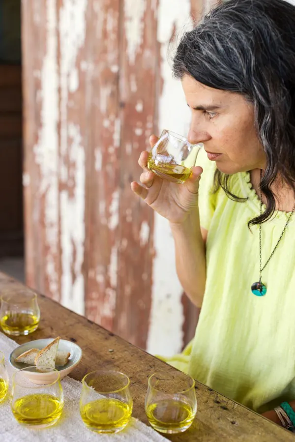 tableware, liquid, alcoholic drink, barware, drinkware, glass