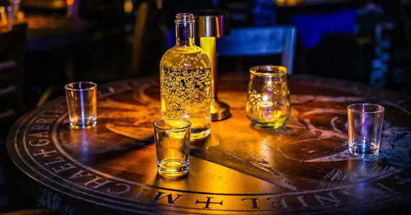 drinkware, tableware, barware, fluid, drink, bottle