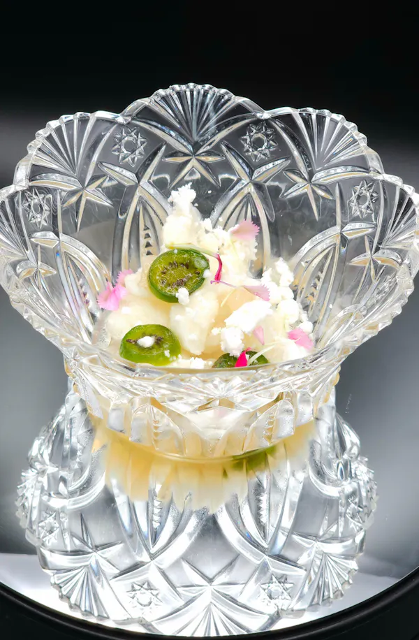 petal, centrepiece, serveware, floristry, cut flowers, glass
