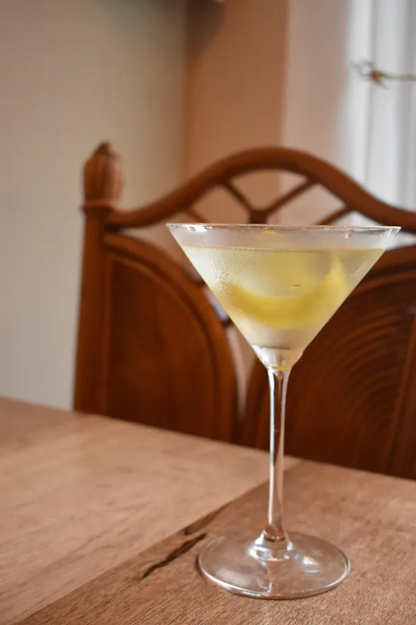 tableware, alcoholic drink, stemware, martini glass, classic cocktail, cocktail