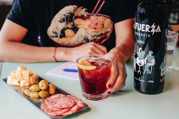 food, tableware, alcoholic drink, ingredient, drinkware, liquor