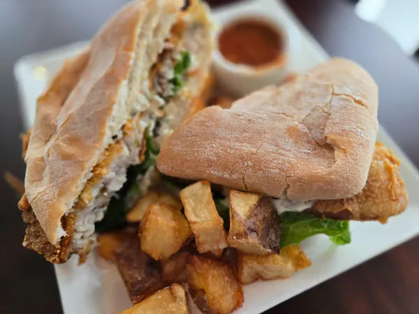 food, tableware, bread, finger food, fast food, ingredient
