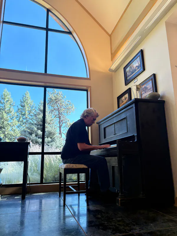 furniture, keyboard, musical instrument, piano, chair, pianist