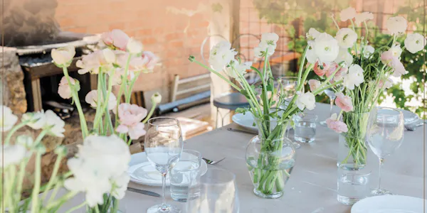 flower, flower bouquet, flower arranging, floristry, cut flowers, table