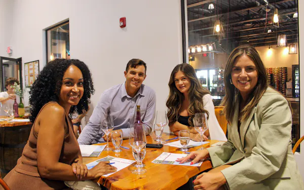 smile, shirt, interaction, customer, friendship, sharing
