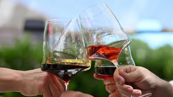 stemware, alcoholic drink, drinkware, tableware, barware, alcohol