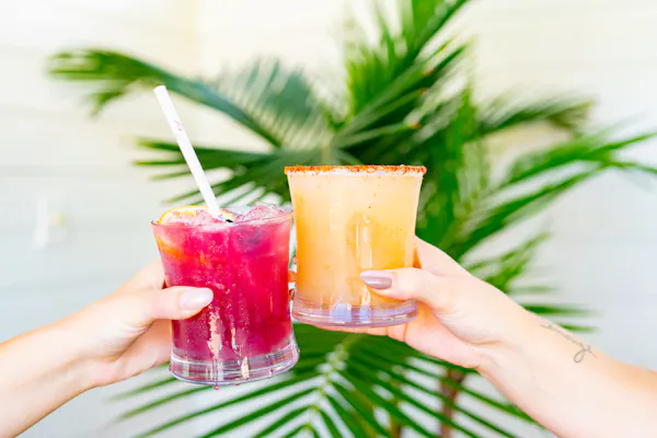 tableware, drinking straw, cocktail, alcoholic drink, juice, non-alcoholic drink