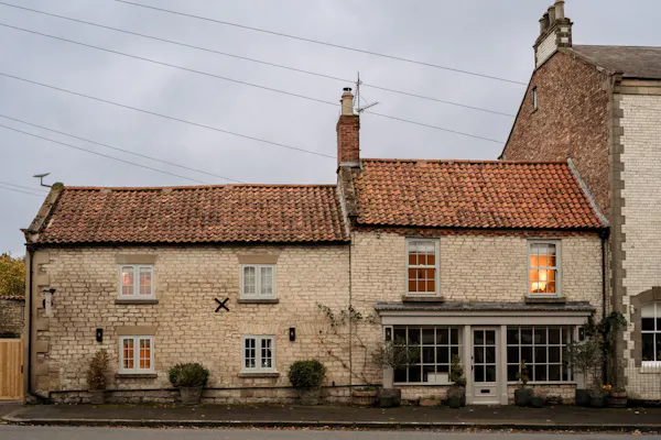 roof, cottage, chimney, driveway, brick, historic house
