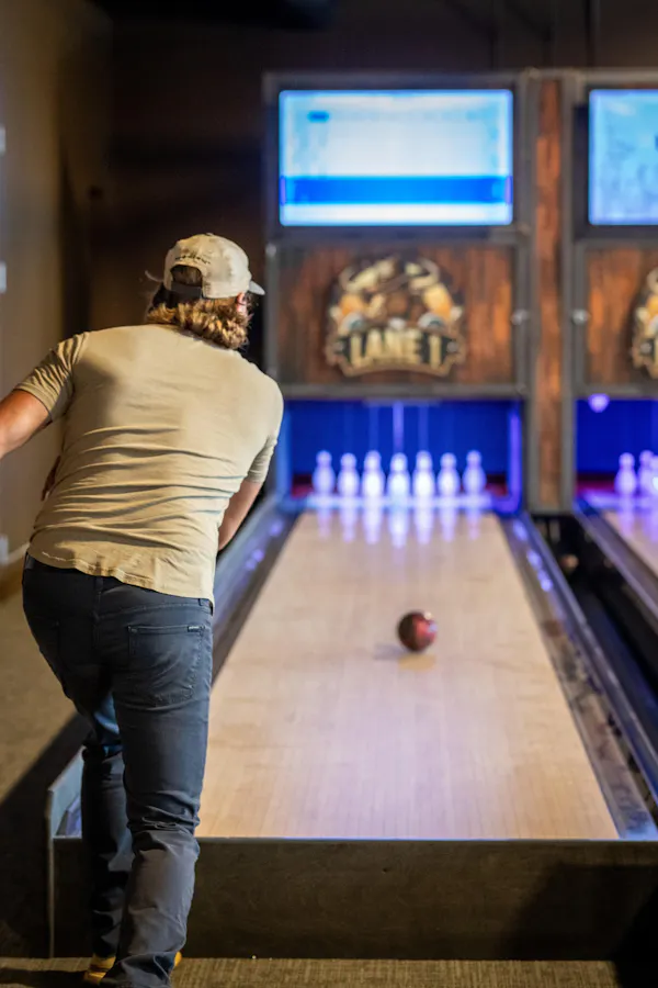 bowling, bowling pin, bowling equipment, sports equipment, bowler, ten-pin bowling