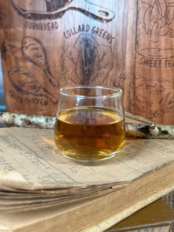 tableware, drinkware, liquid, amber, tennessee whiskey, barware