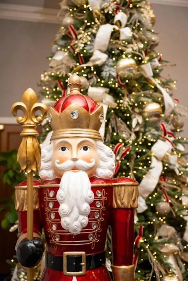 christmas day, christmas ornament, christmas decoration, christmas tree, decorative nutcracker, event