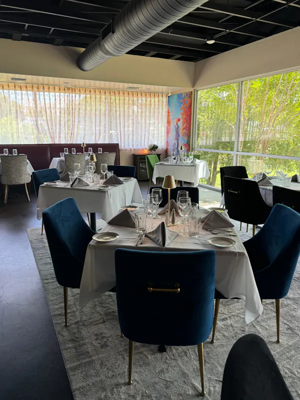 chair, restaurant, tablecloth, stemware, linens, design