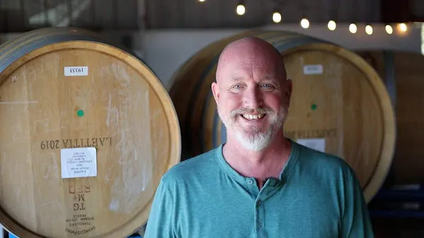 sleeve, smile, active shirt, winery, barrel, brewery