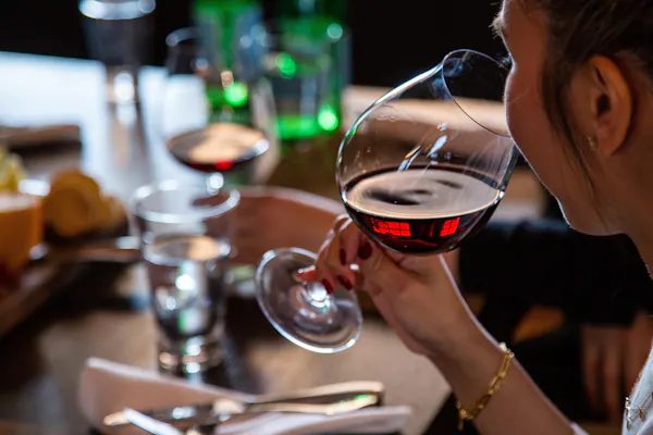 tableware, drinkware, stemware, barware, beer, fluid