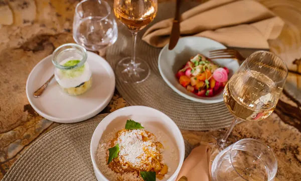 food, tableware, stemware, drinkware, ingredient, table
