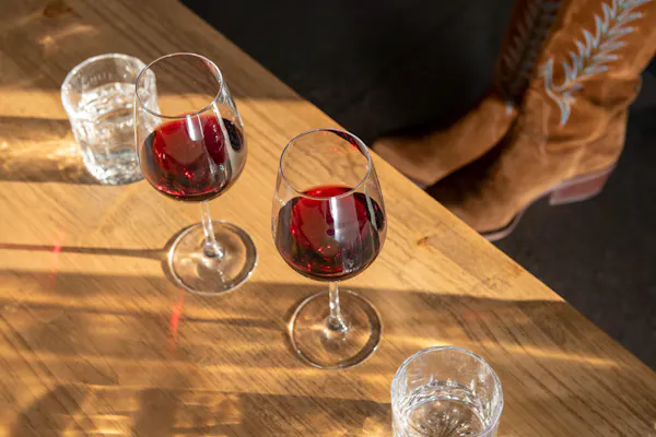 stemware, tableware, drinkware, wine glass, barware, serveware