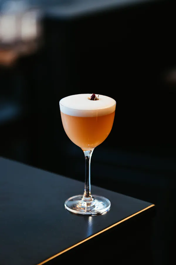 alcoholic drink, liquor, classic cocktail, tableware, cocktail, stemware