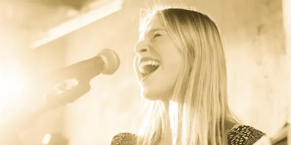audio equipment, lips, electronic device, entertainment, microphone, performing arts