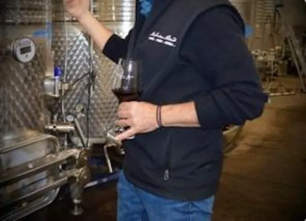 jeans, sleeve, gesture, barware, engineering, electric blue