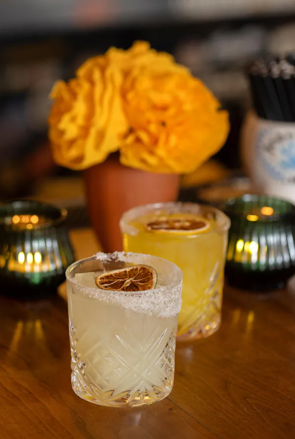 tableware, old fashioned glass, highball glass, alcoholic drink, liquor, cocktail
