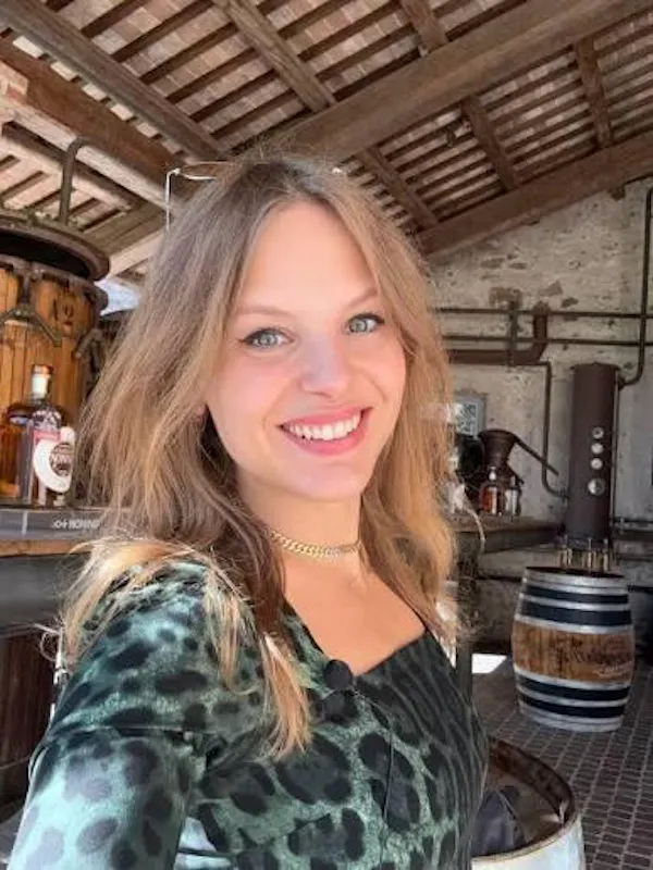 smile, facial expression, jewellery, barrel, brown hair, long hair